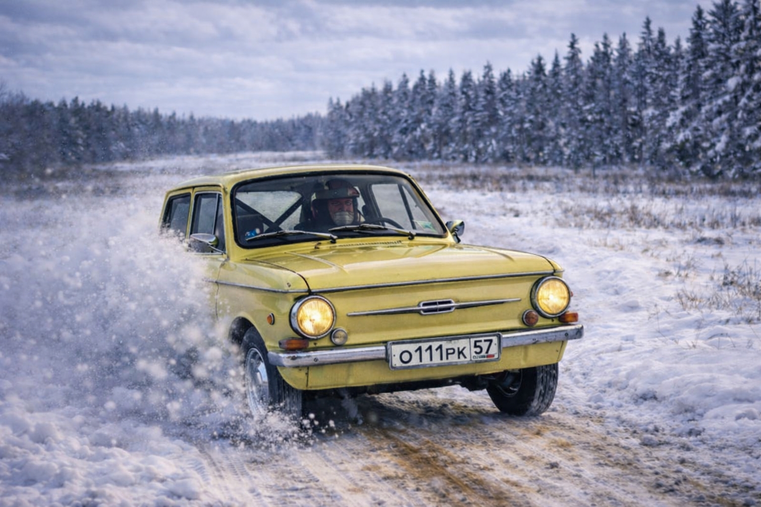 Жёлтый Запорожец на заснеженной трассе